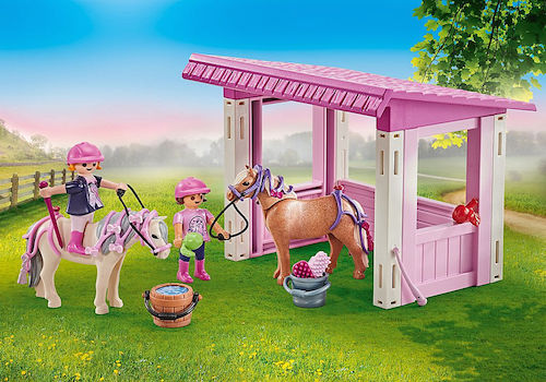 Playmobil shelter with ponies and princesses