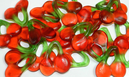 Haribo Happy Cherries 175g - Famous fruit gummies with cherry taste - Natural German